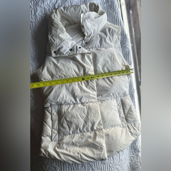 Athleta Cream Puffer Vest LARGE - Picture 3 of 11